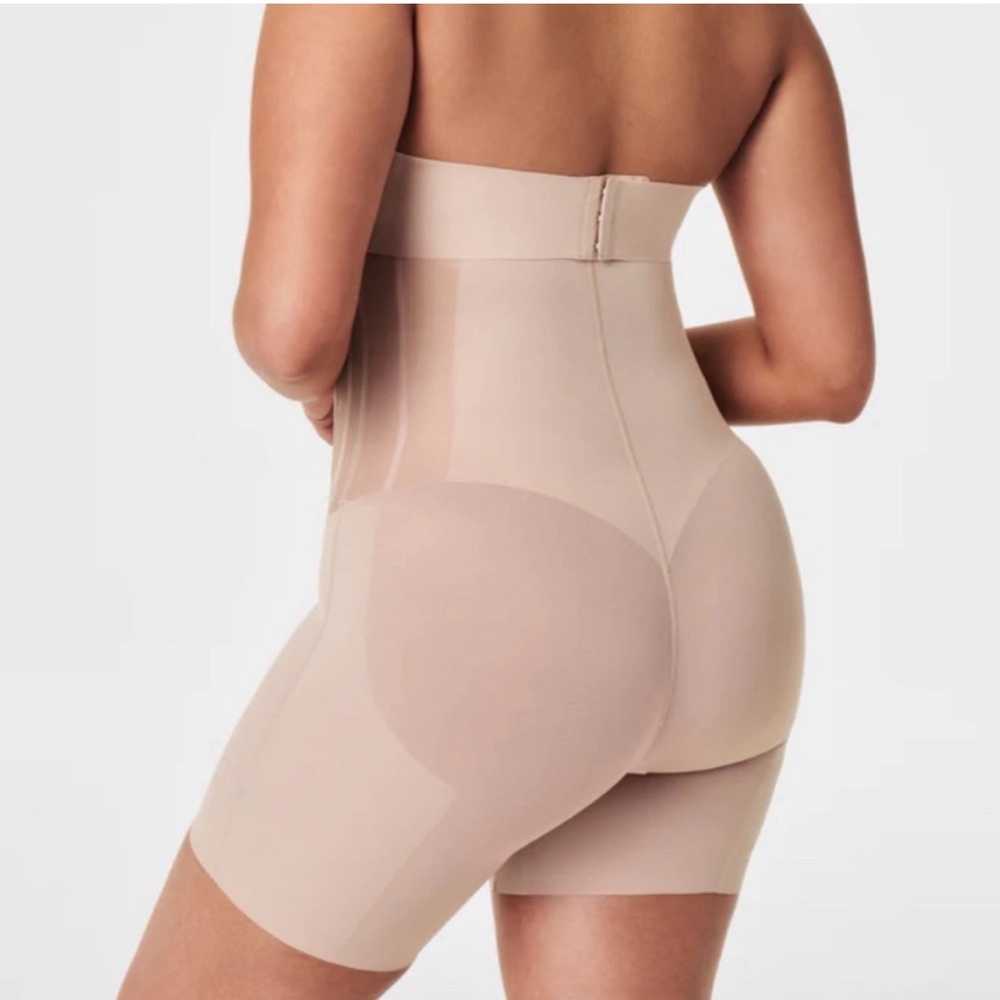 3563 Spanxsculpt Total Contour High-Waisted Mid-Thigh Short XL